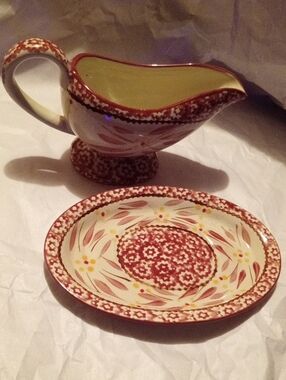 Temp-Tations Red and Cream Floral Gravy Boat with Matching Saucer